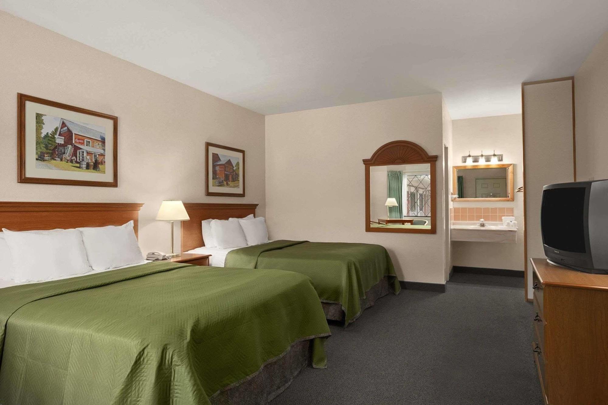 Travelodge By Wyndham בדפורד מראה חיצוני תמונה